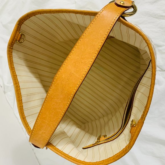 Louis Vuitton Delightful PM in Damier Azur - Picture 11 of 16